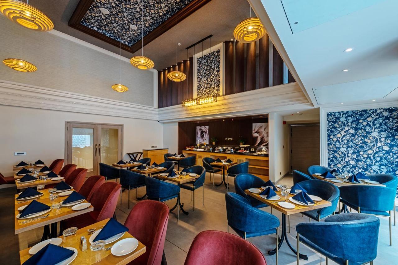 Hotel Saket 27
