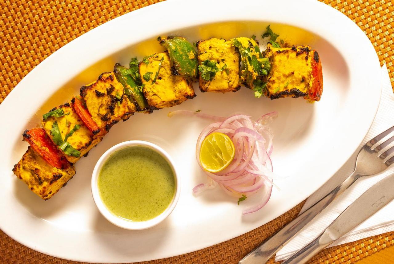 Hotel Saket 27 New Delhi