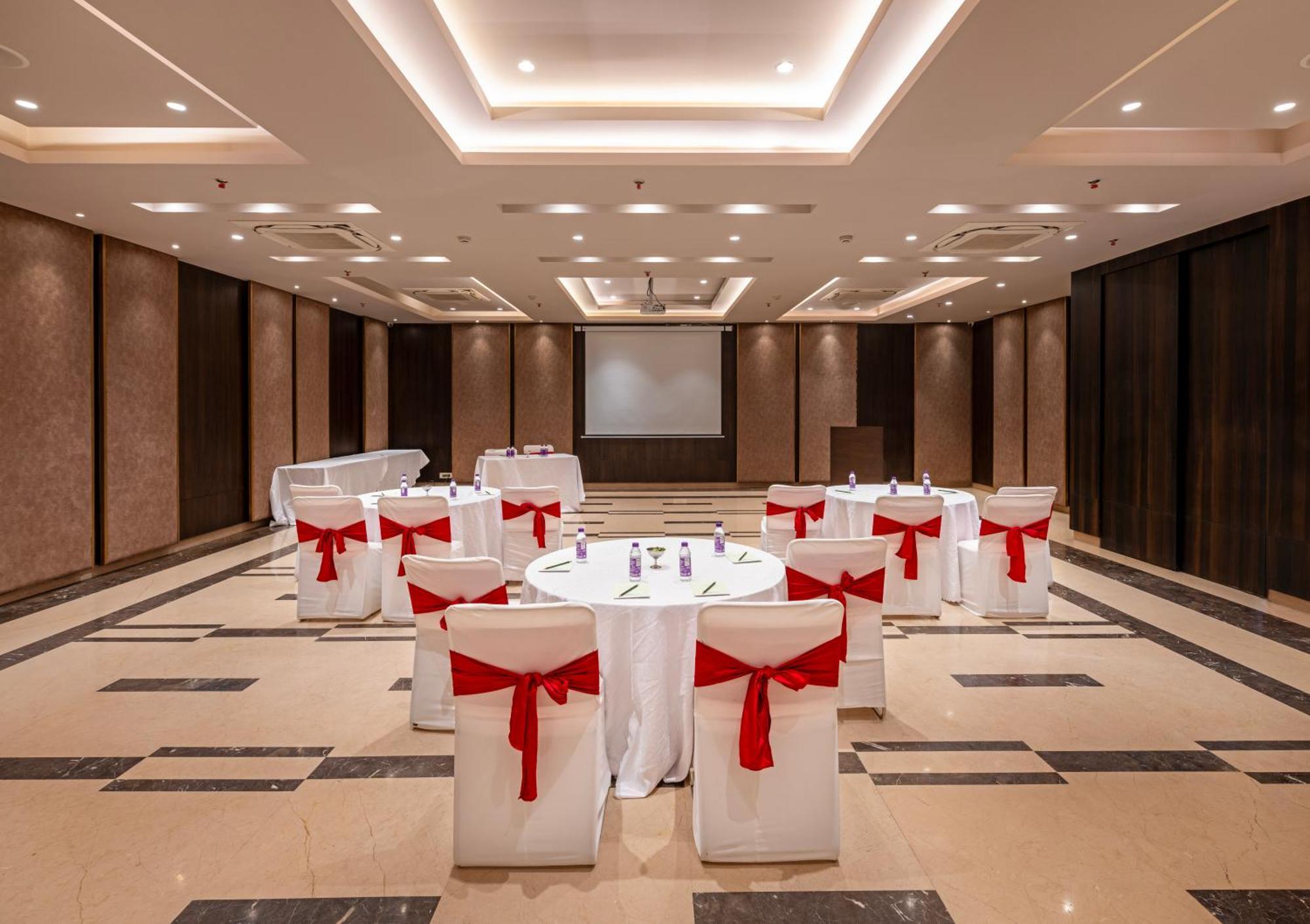 Hotel Saket 27 4*