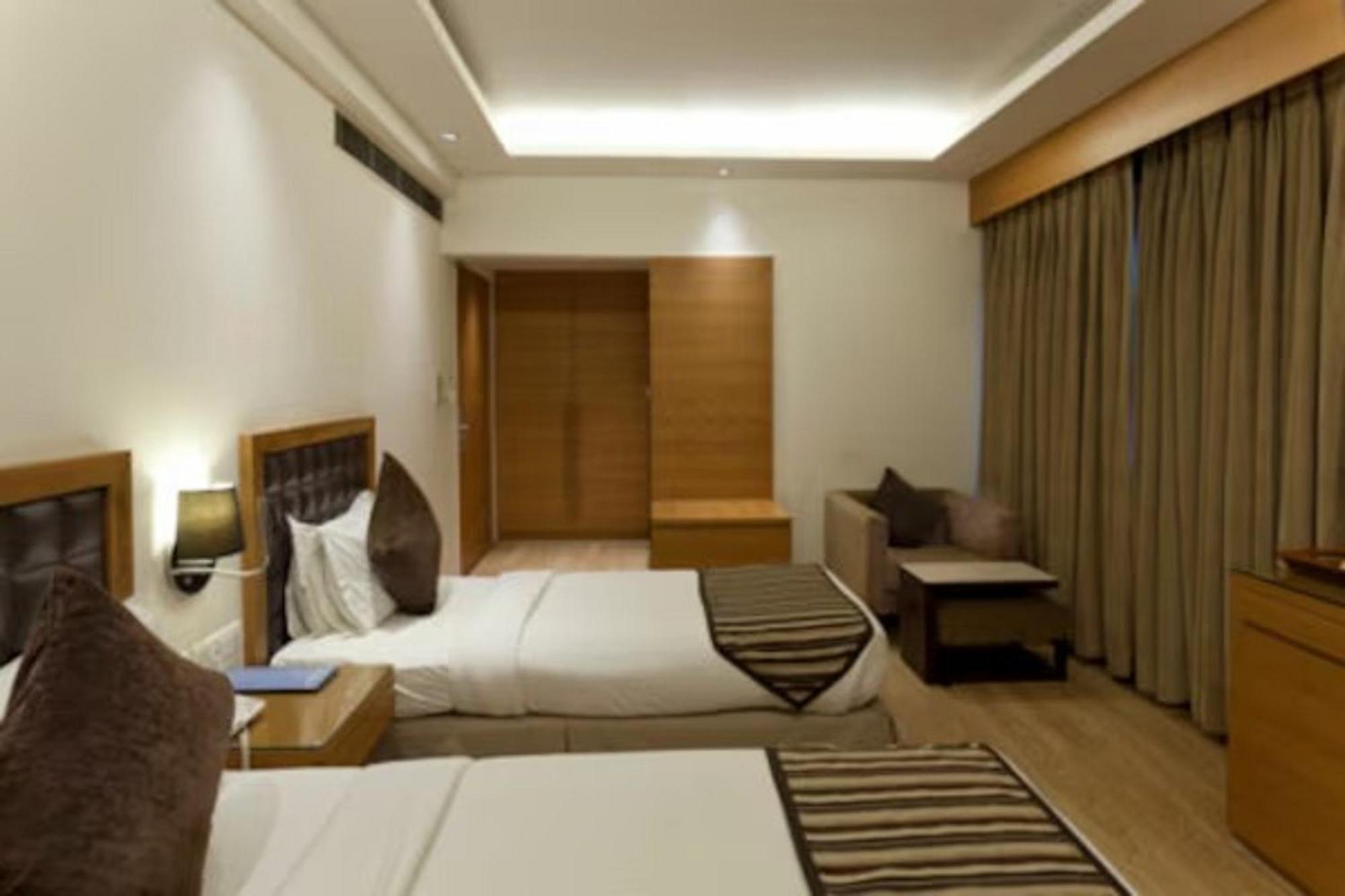 Saket 27 Hotel 4*