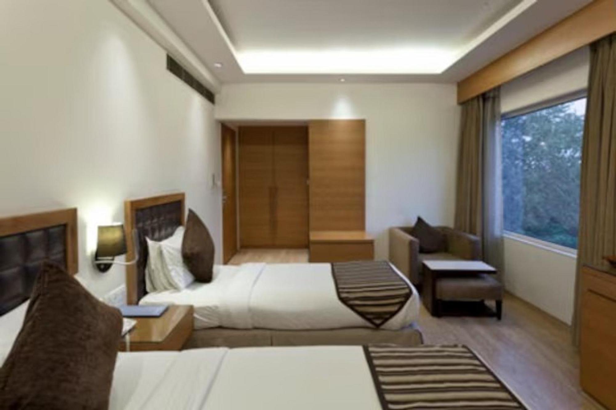Hotel Saket 27 New Delhi