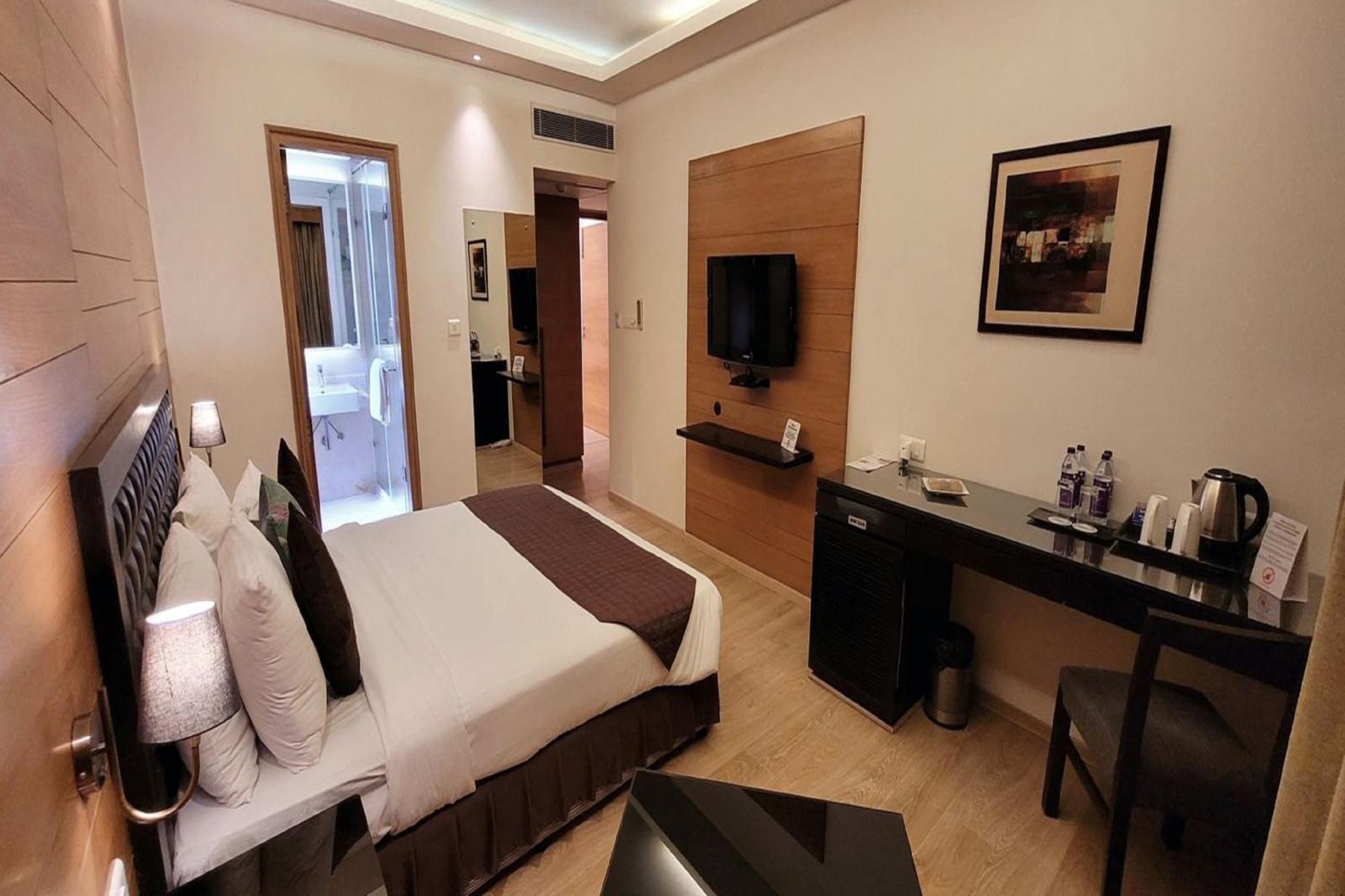Saket 27 Hotel 4*